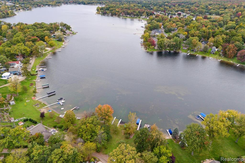 5630 Glen Echo Drive, Howell, MI 48843 — Photo 16