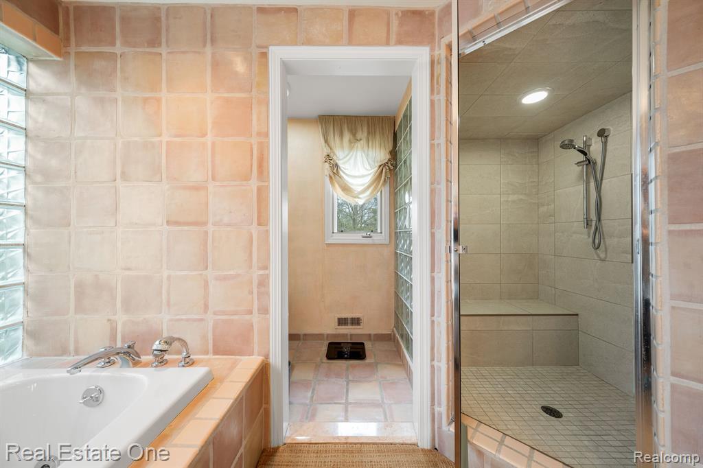 8519 HENDRIE Boulevard, Huntington Woods, MI — Photo 45