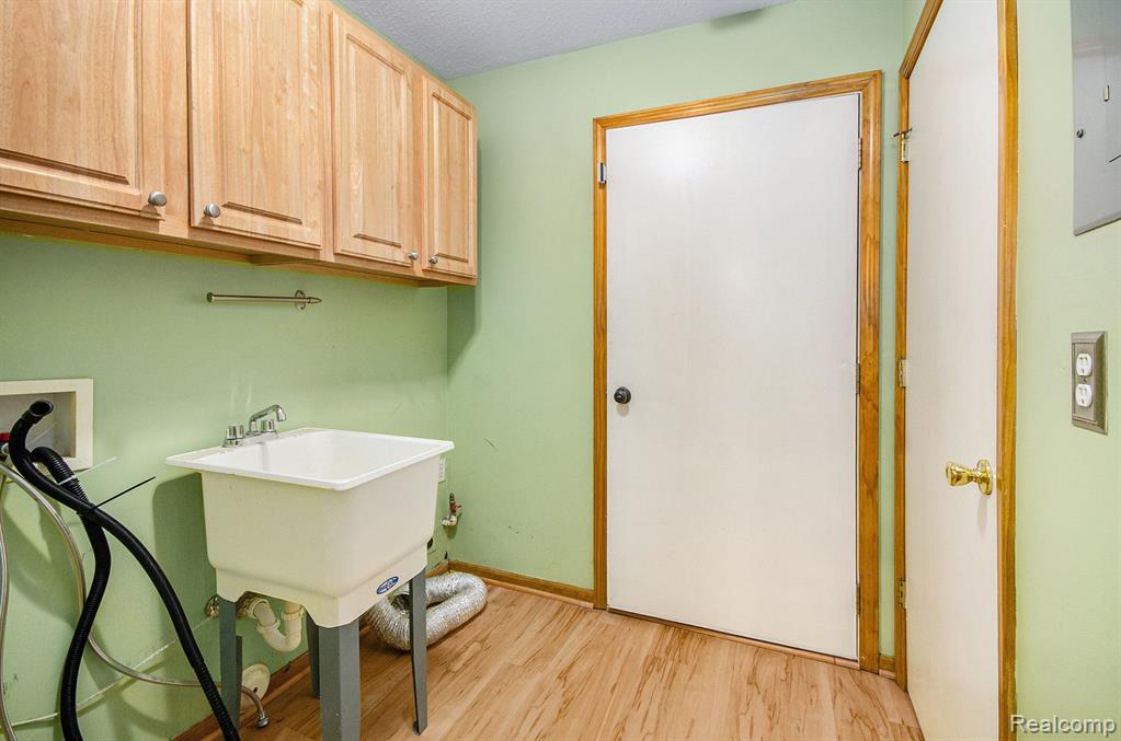 356 MARIGOLD Circle, Westland, MI — Photo 14