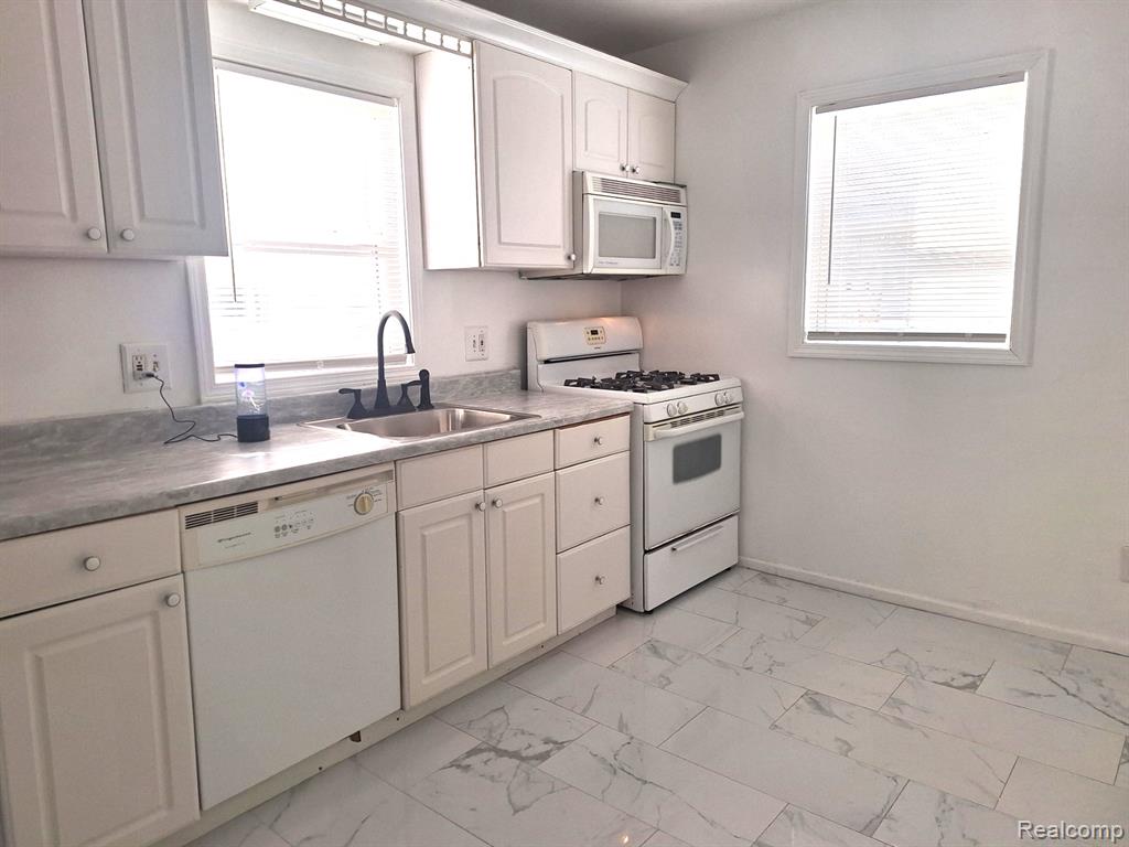 7972 Hipp Street, Taylor, MI 48180 — Photo 2