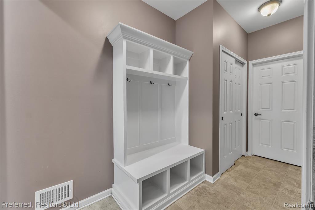 28430 Oakmonte Circle E, New Hudson, MI 48165 — Photo 32