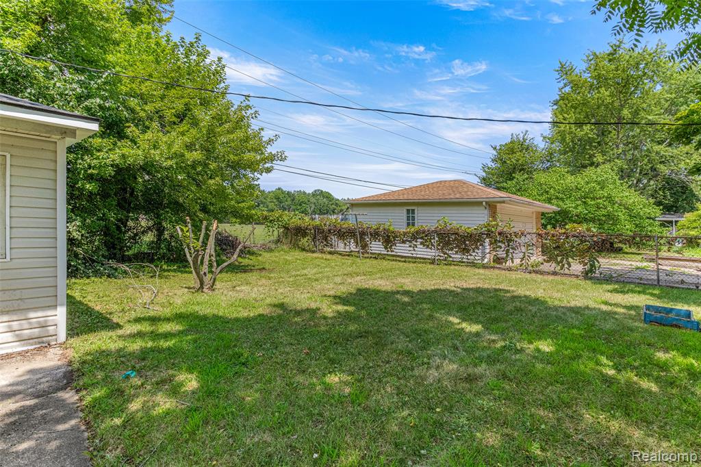 23566 Candace Drive, Rockwood, MI — Photo 25