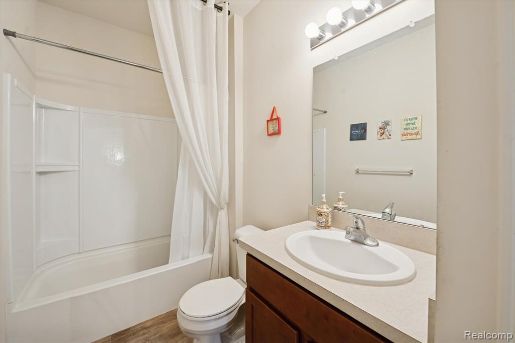 10028 RIDGE RUN Street, 10, Howell, MI 48855 — Photo 18