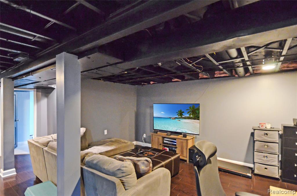 9015 Headley Drive, Sterling Heights, MI 48314 — Photo 21