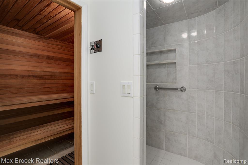 7248 SIMSBURY Drive, West Bloomfield, MI — Photo 50