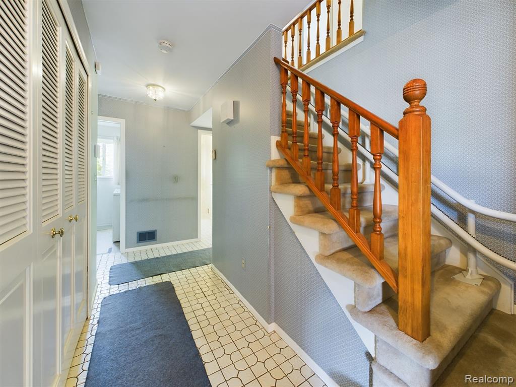 440 Lockmoor Court, Grand Blanc, MI 48439 — Photo 11