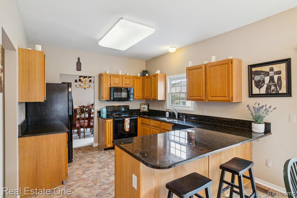 41694 KENILWORTH Lane, Novi, MI 48377 — Photo 8