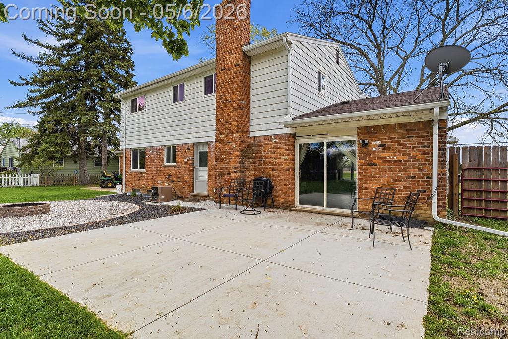2049 E Hill Road, Grand Blanc, MI 48439 — Photo 42