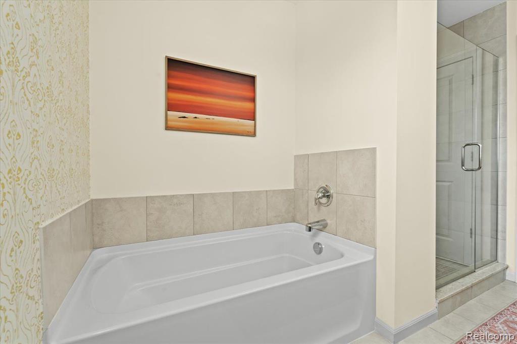 8242 BERWICK Drive, Westland, MI — Photo 21