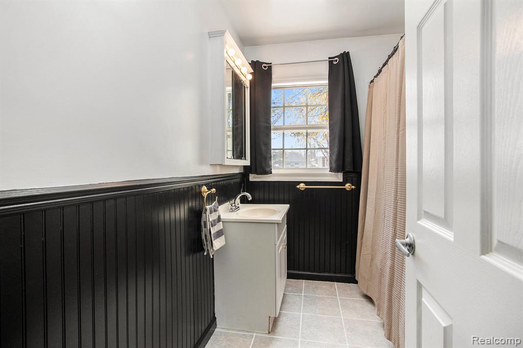 4166 Pineport Road, Bridgeport, MI 48722 — Photo 9