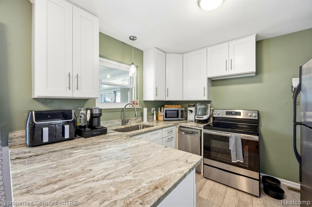 549 Provincetown Lane, Plymouth, MI 48170 — Photo 8