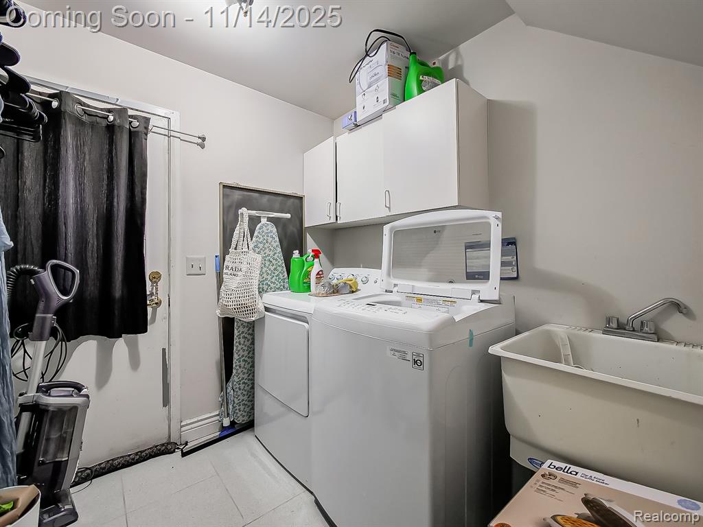 7359 Woodlore Drive, West Bloomfield, MI 48323 — Photo 31