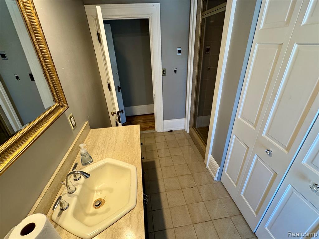 2156 W JEFFERSON Avenue, Trenton, MI, 48183