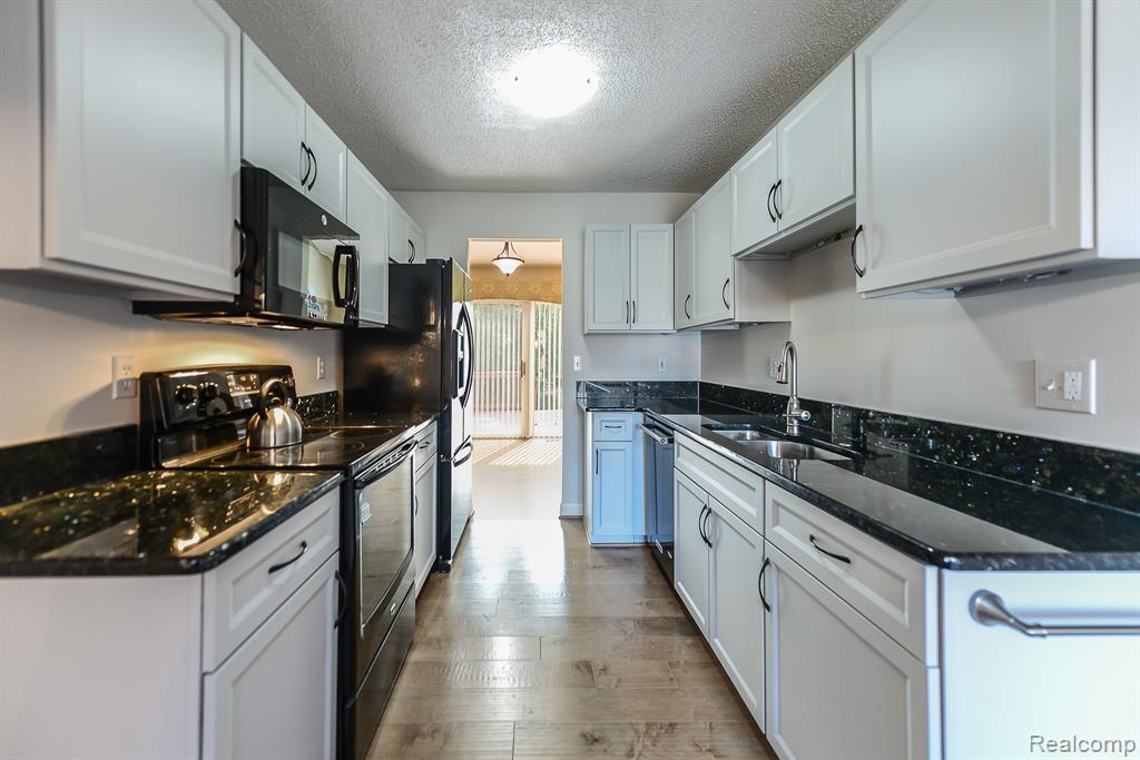 35037 Red Pine Drive, 116, Farmington Hills, MI 48335 — Photo 9