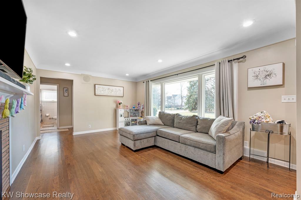 8634 GOLFSIDE Drive, Commerce Twp, MI 48382 — Photo 9