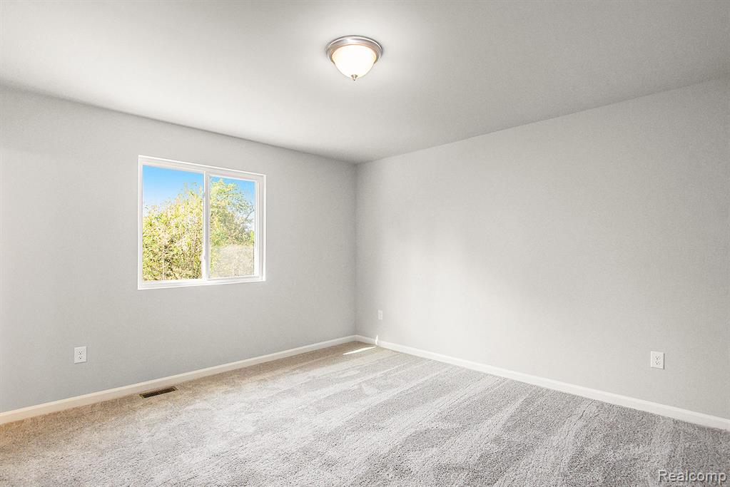 8377 Majestic Boulevard, Fowlerville, MI 48836 — Photo 16