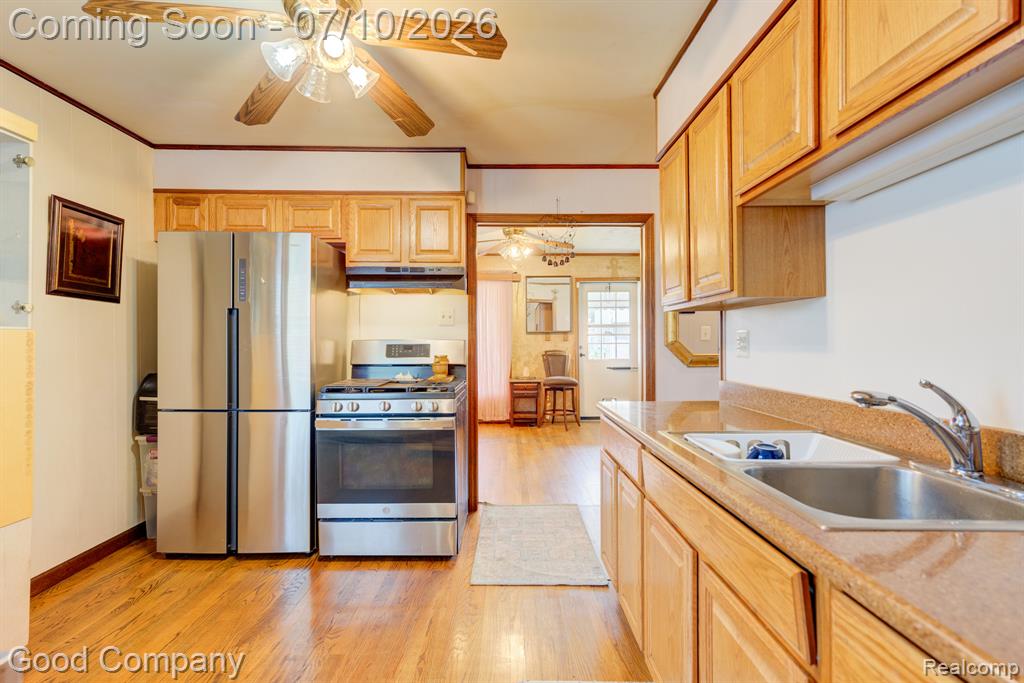 520 E Hudson Avenue, Madison Heights, MI 48071 — Photo 10