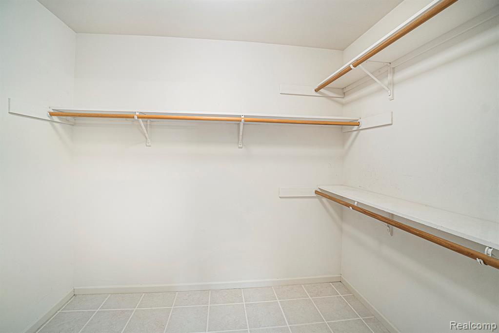 4382 Oak Tree Court, Fenton, MI 48430 — Photo 28