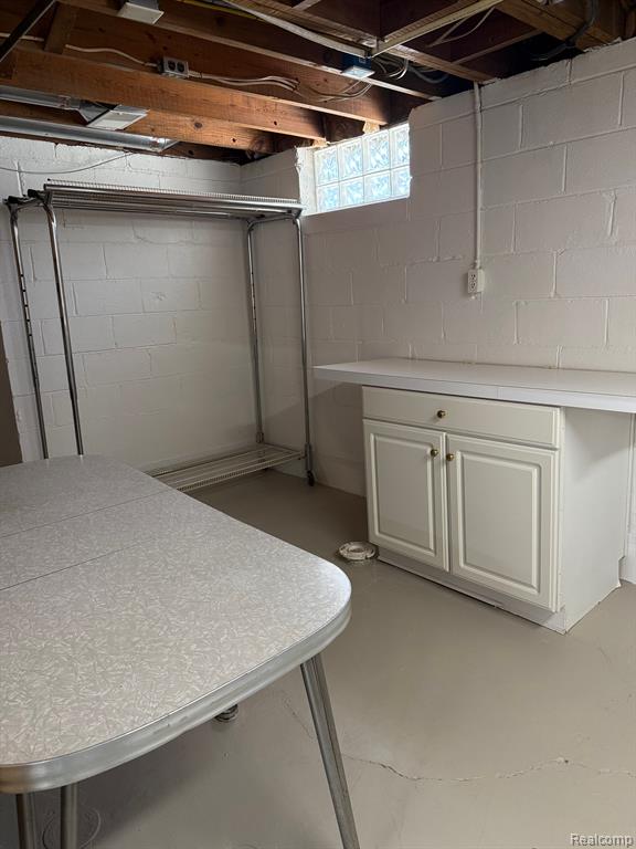 800 CAMBRIDGE Road, Berkley, MI 48072 — Photo 15