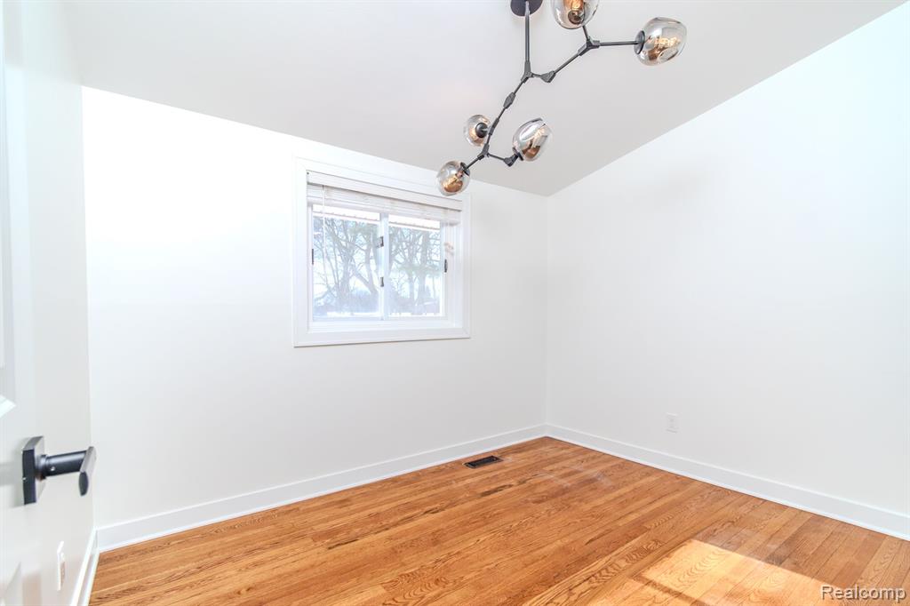 811 NORWICH Street, Birmingham, MI 48009 — Photo 17