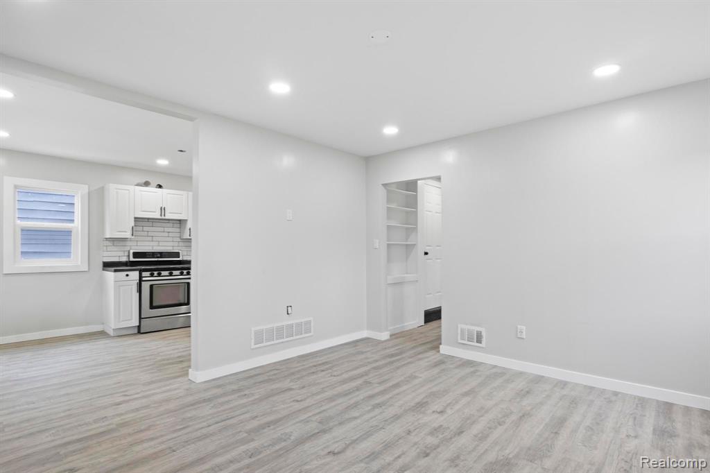 7780 FAUST Avenue, Detroit, MI 48228 — Photo 12