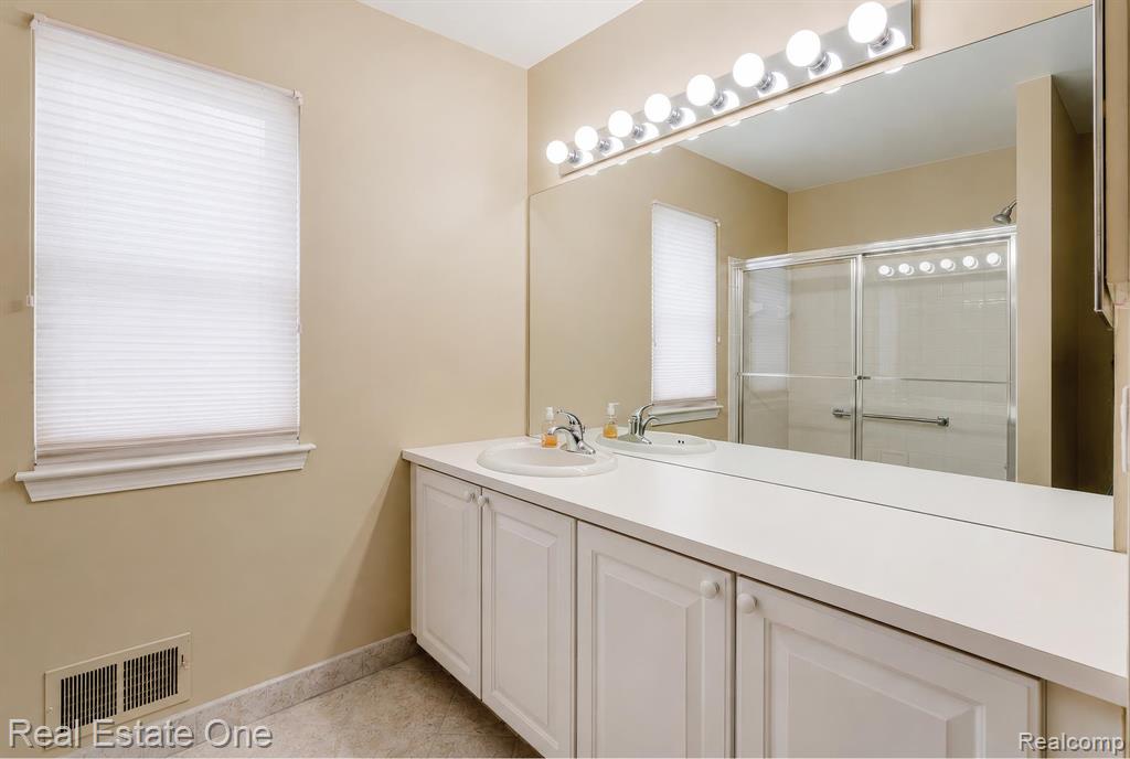 3622 Camden Court, Auburn Hills, MI 48326 — Photo 34
