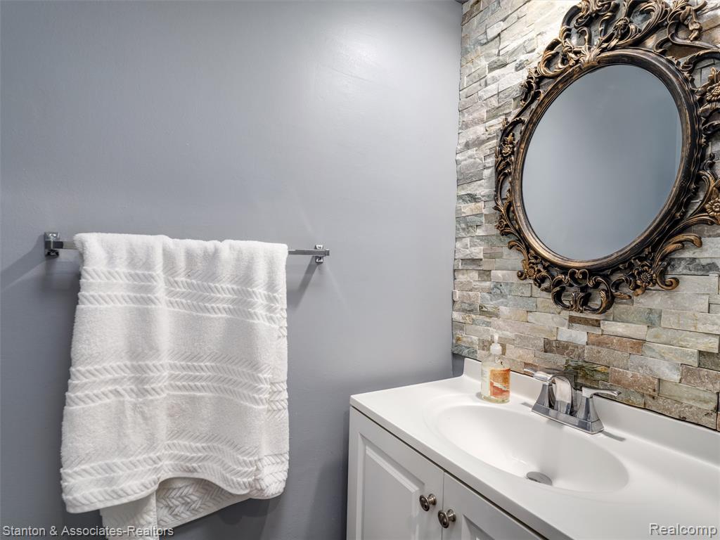 799 Kirts Boulevard, Troy, MI 48084 — Photo 12