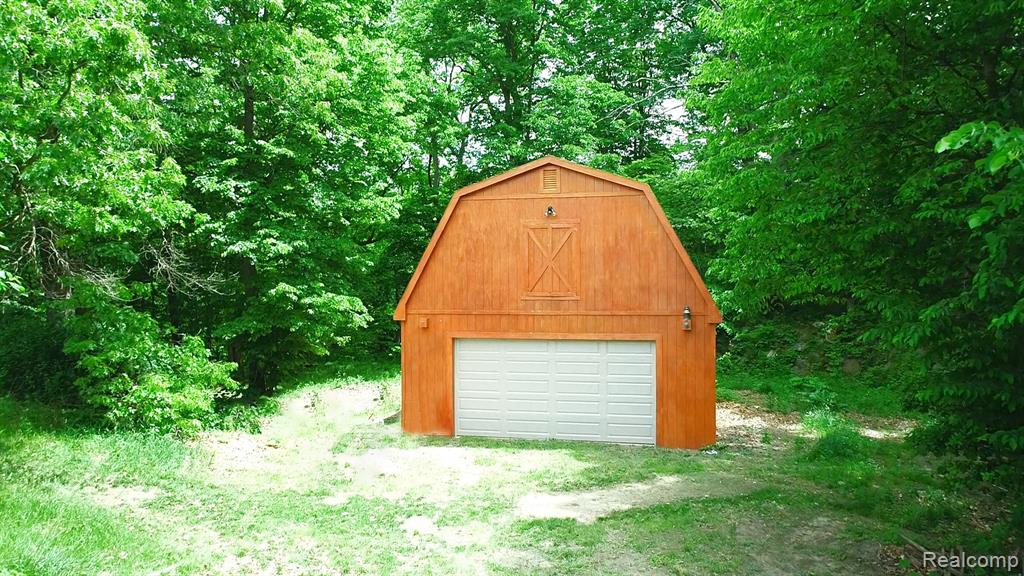 1050 Teggerdine Road, White Lake, MI — Photo 16