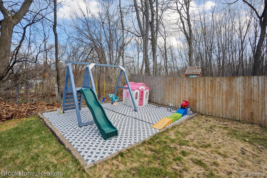 4272 HEATHERSTONE Drive, Waterford, MI 48329 — Photo 48