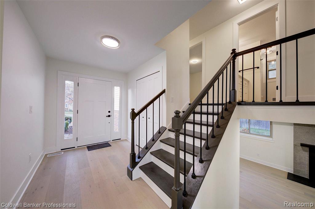 5076 Tyler Drive, Troy, MI 48085 — Photo 10