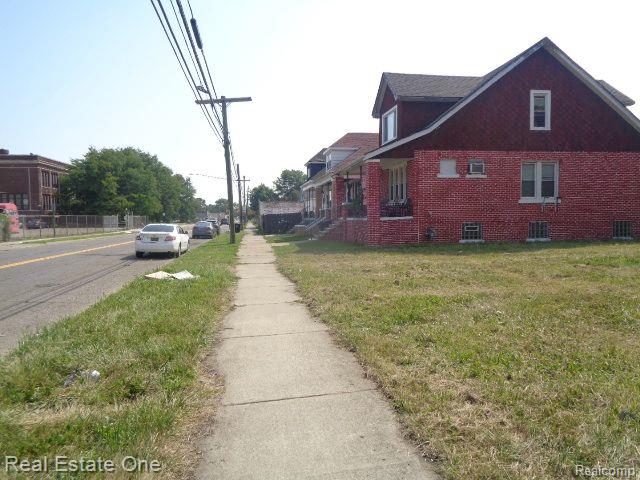 5092 CHARLES Street, Hamtramck, MI 48212 — Photo 8