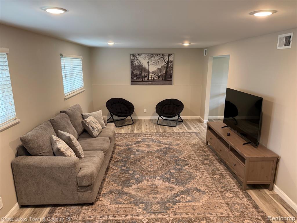728 Jamestown Road, Auburn Hills, MI 48326 — Photo 2