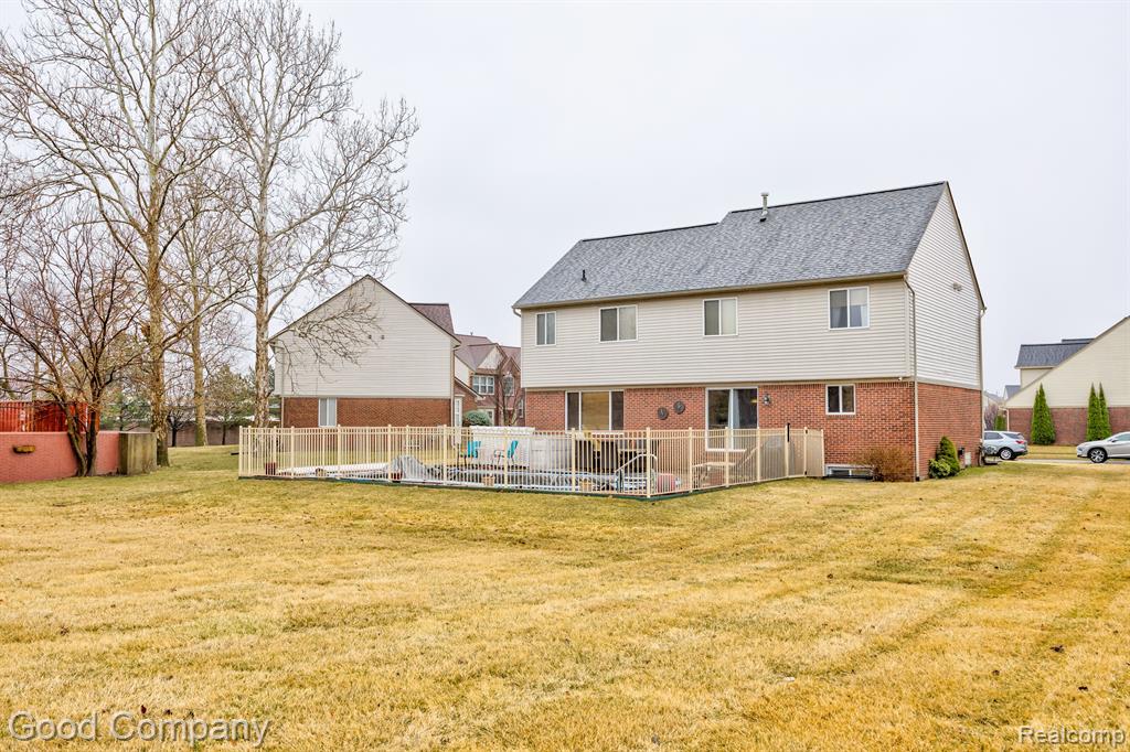 755 OAK POINT Lane, Madison Heights, MI 48071 — Photo 65