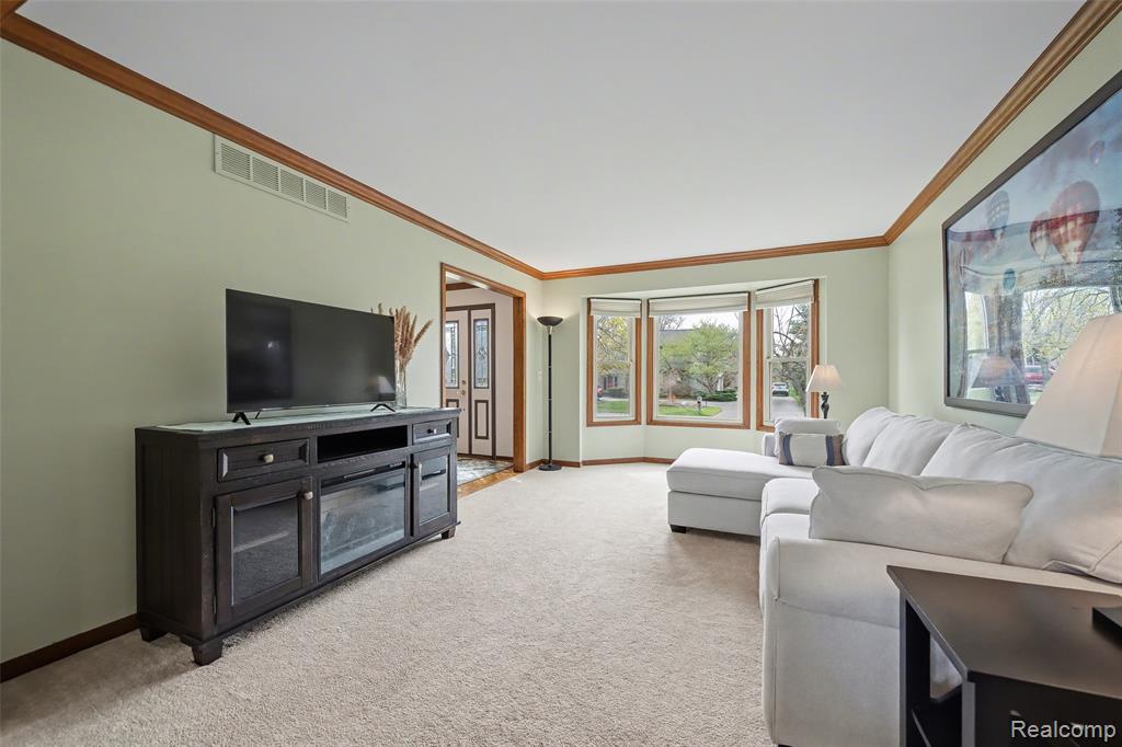 37764 Stableview Drive, Farmington, MI 48335 — Photo 10