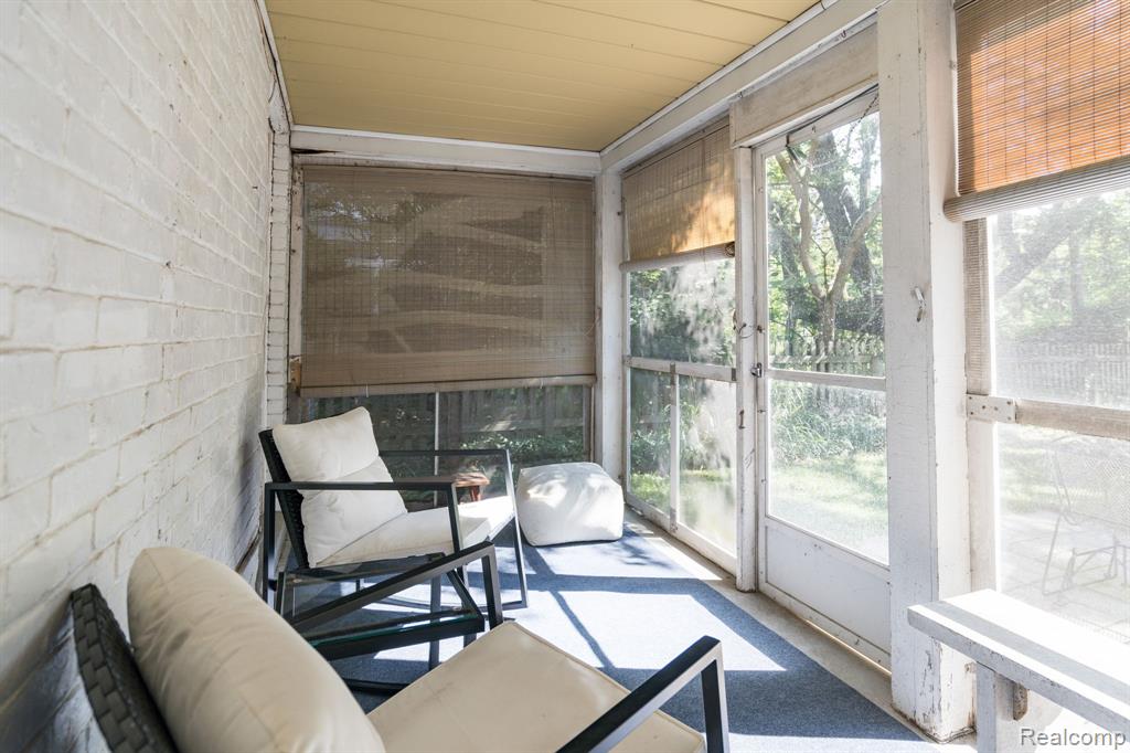 27714 California Drive NE, Lathrup Village, MI 48076 — Photo 25