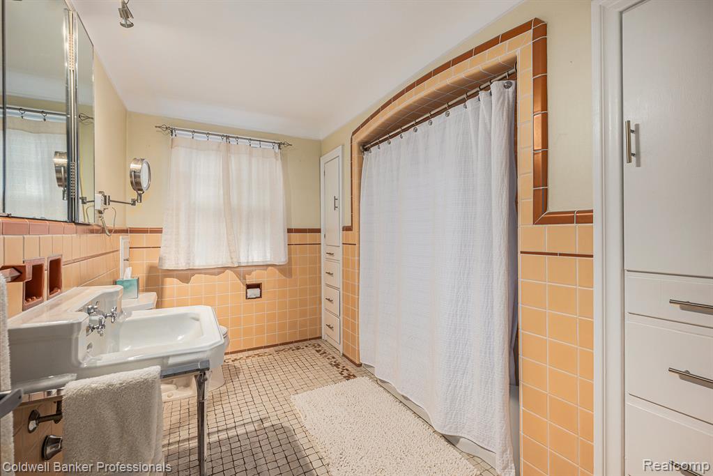 1358 Harvard Road, Grosse Pointe Park, MI 48230 — Photo 27