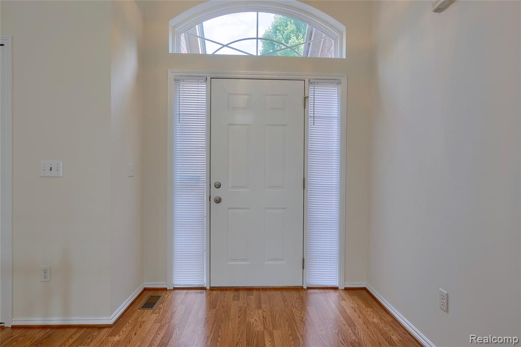 4434 Honeysuckle Drive, Sterling Heights, MI 48314 — Photo 4