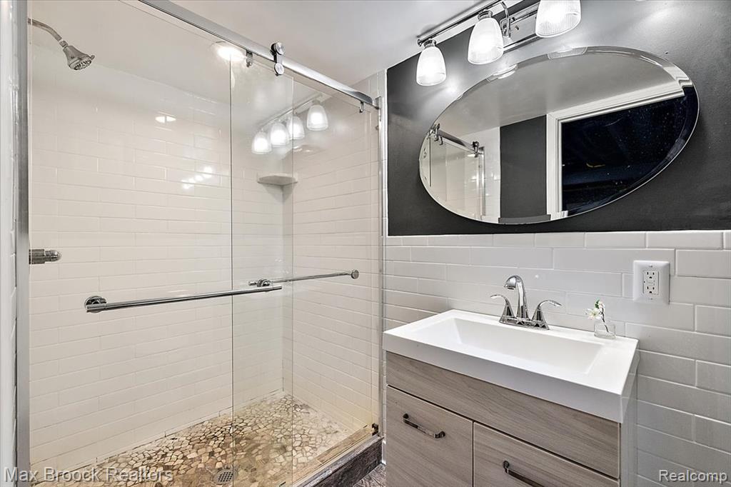 32350 Sheridan Drive, Beverly Hills, MI 48025 — Photo 28