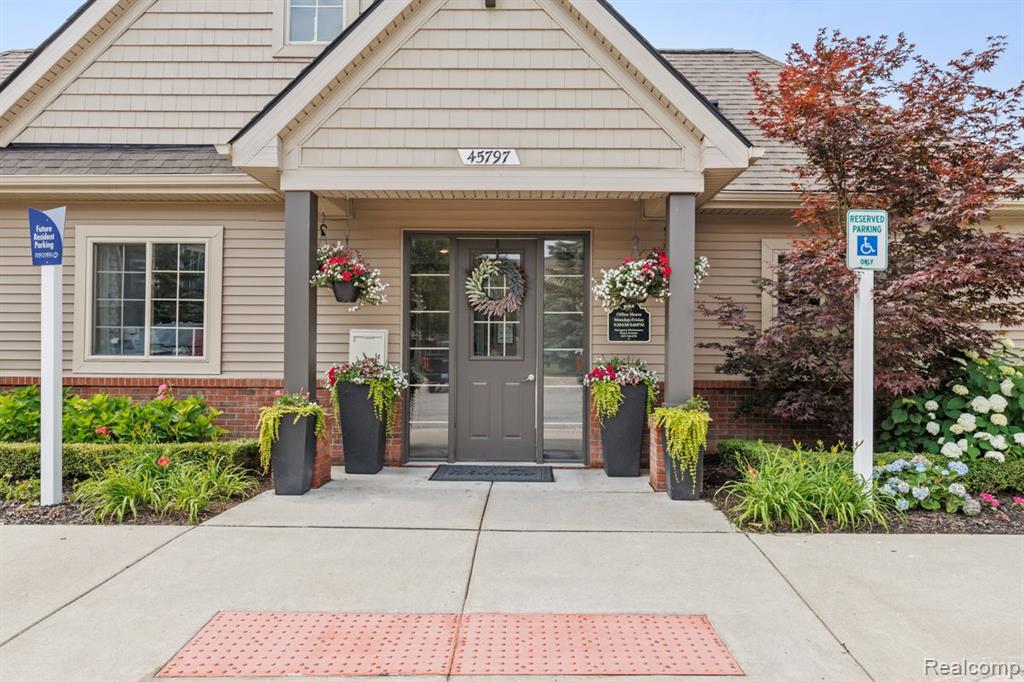 45732 UTICA PARK Boulevard, Utica, MI 48315 — Photo 13