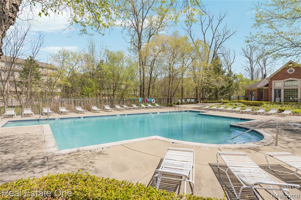 160 Sandy Lane, Walled Lake, MI 48390 — Photo 58