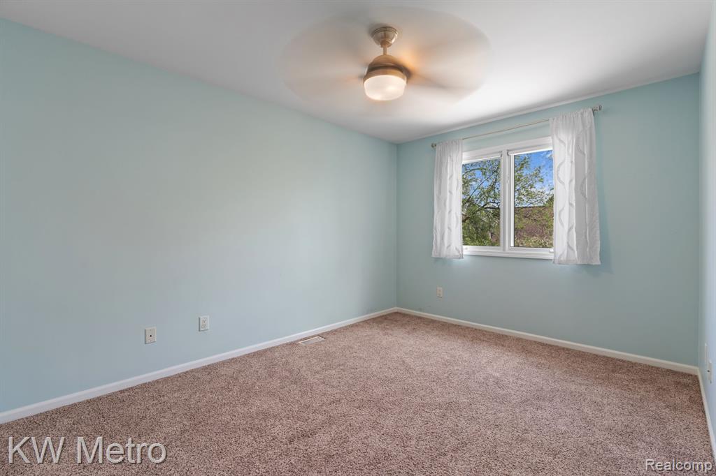 9025 HURON BLUFFS Drive, White Lake, MI — Photo 24