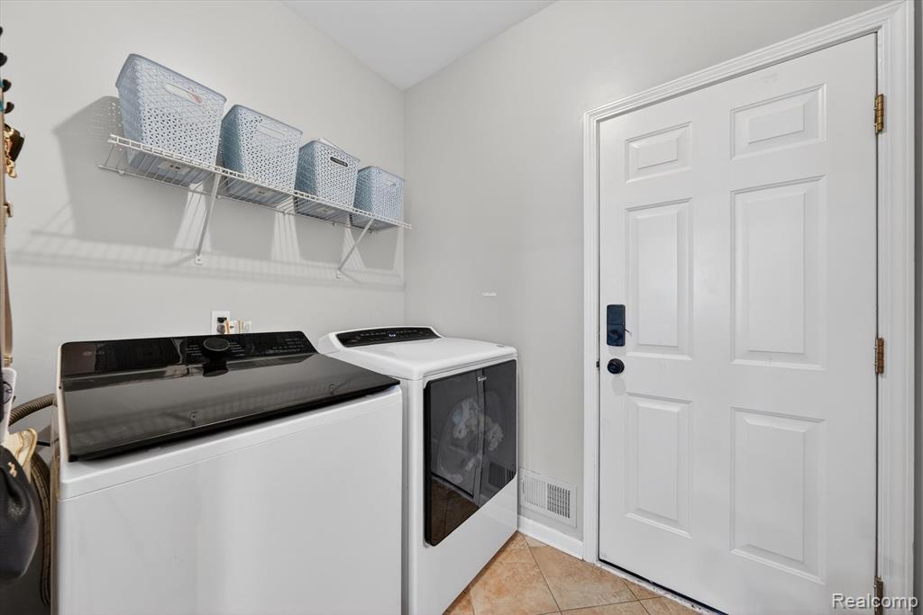 27735 E Mockingbird Drive, Flat Rock, MI 48134 — Photo 32