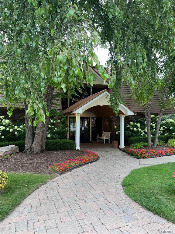 1815 BRENTWOOD Drive, Troy, MI 48098 — Photo 38