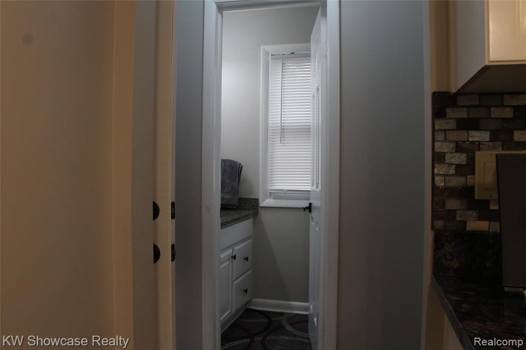 5226 Green Road, West Bloomfield, MI 48323 — Photo 17
