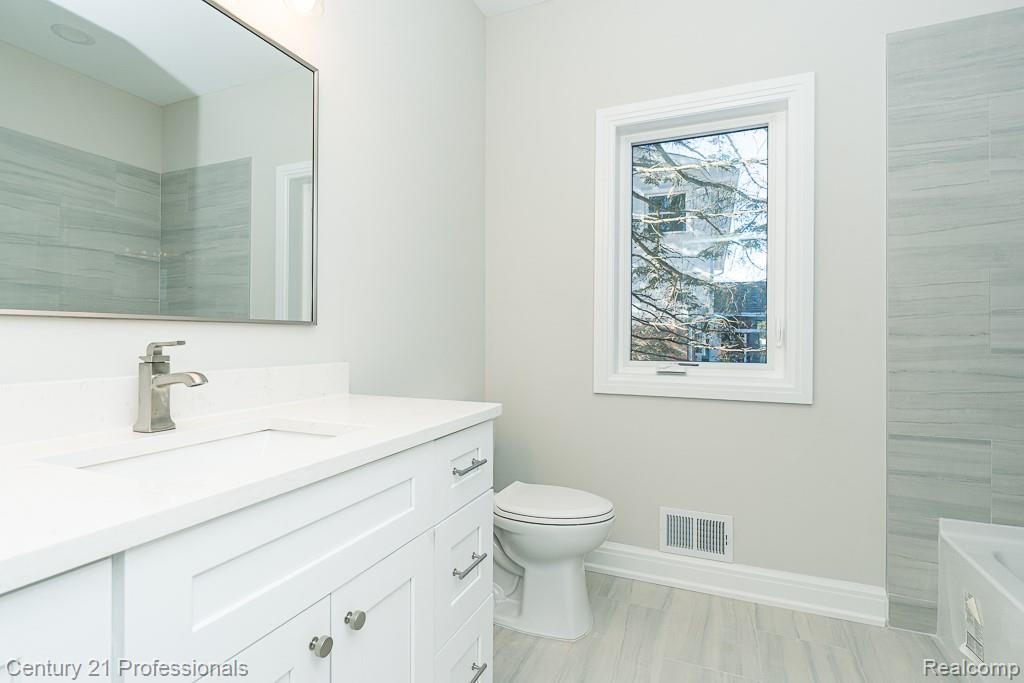 53242 Eastbourne Drive, Shelby Twp, MI 48316 — Photo 39