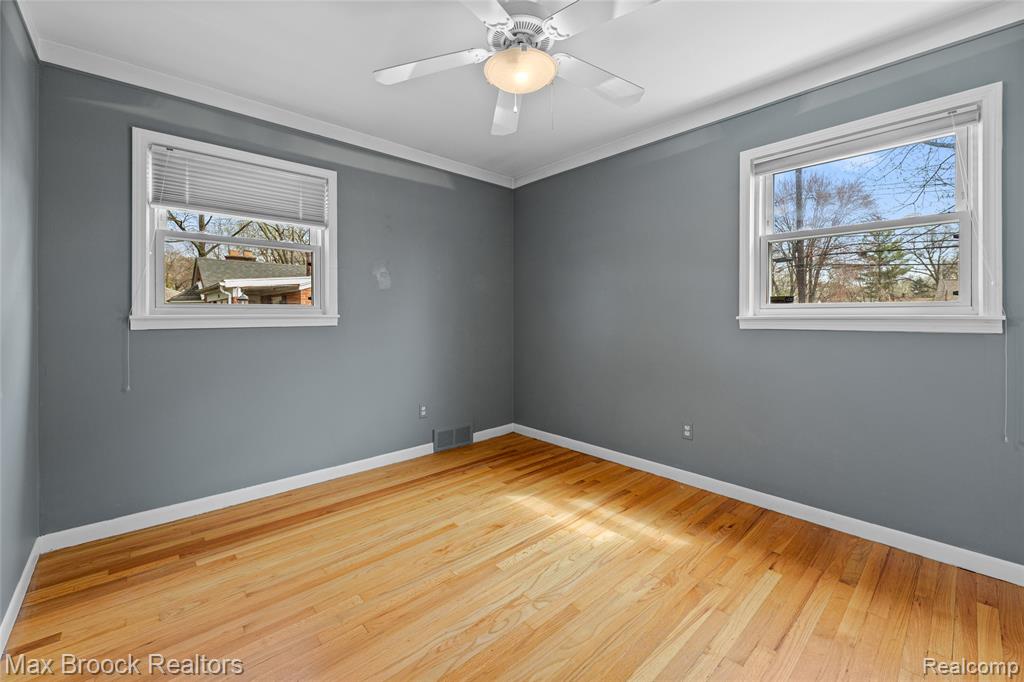 29064 Howard Avenue, Madison Heights, MI 48071 — Photo 8
