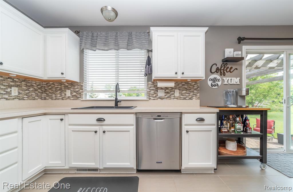 4433 JORDAN Drive, Grand Blanc, MI 48439 — Photo 23