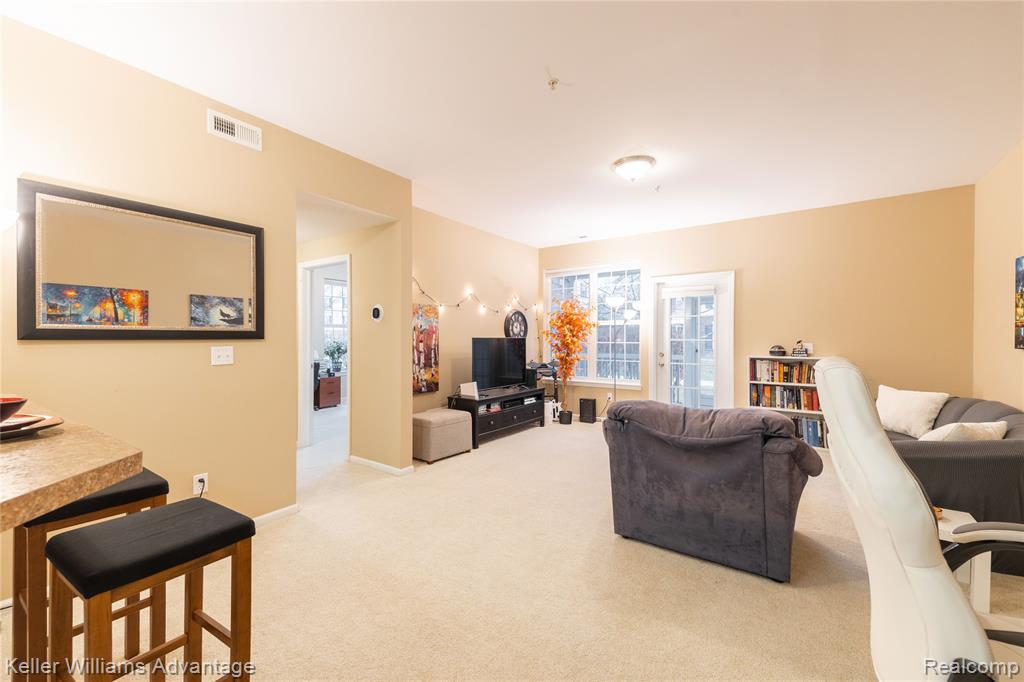 921 E Summerfield Glen Circle, Ann Arbor, MI 48103 — Photo 12