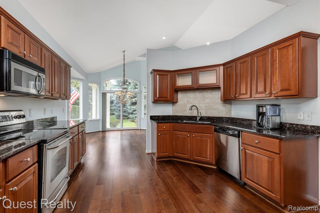 49807 Sable Creek Drive, Macomb, MI 48042 — Photo 12