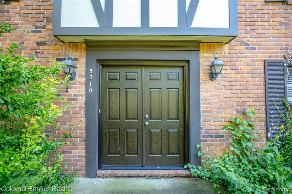 5310 HERTFORD Drive, Troy, MI 48085 — Photo 3